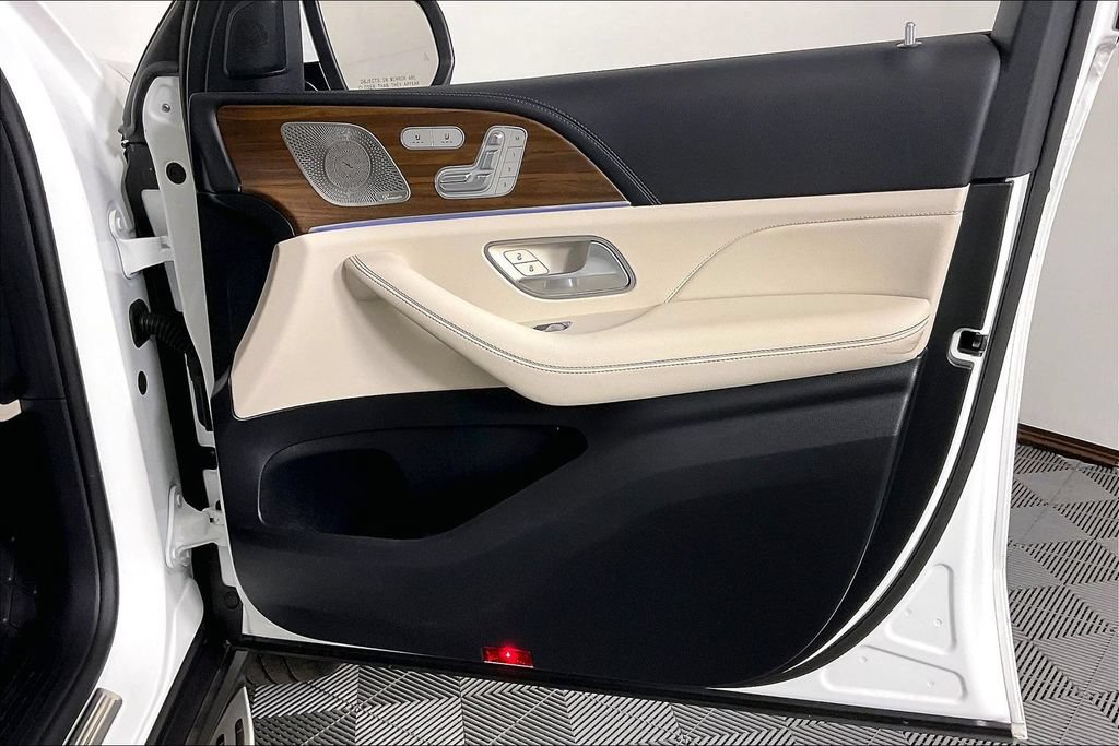 Certified 2025 Mercedes-Benz GLS 580 4MATIC image 16