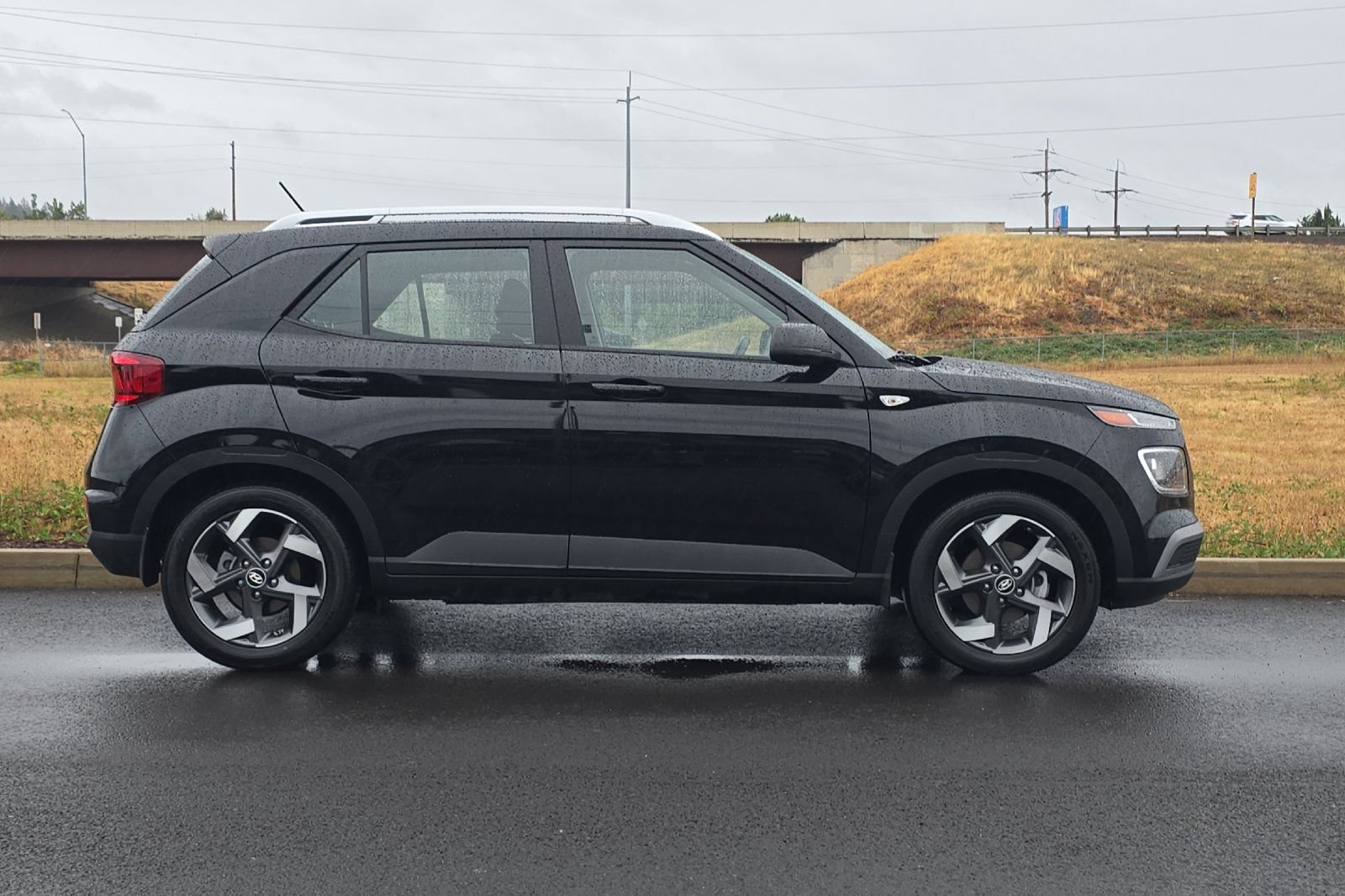 Used 2026 Hyundai Venue SEL FWD image 2