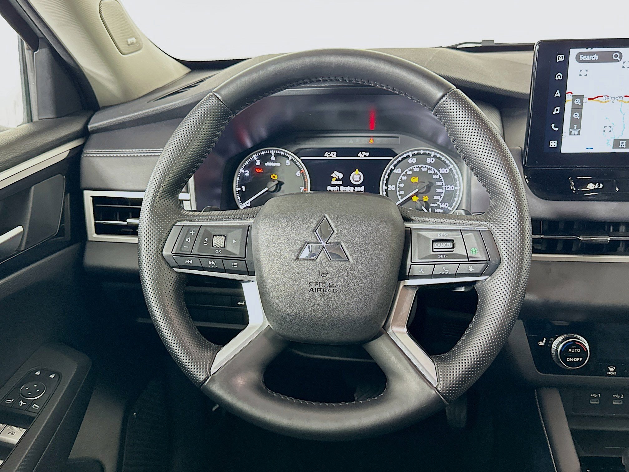 Used 2025 Mitsubishi Outlander SE image 18