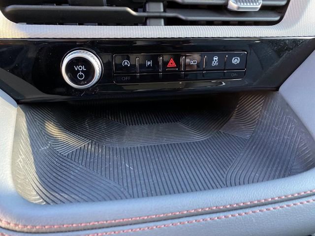 Used 2025 Ford Explorer Active w/ Active Comfort Package image 14