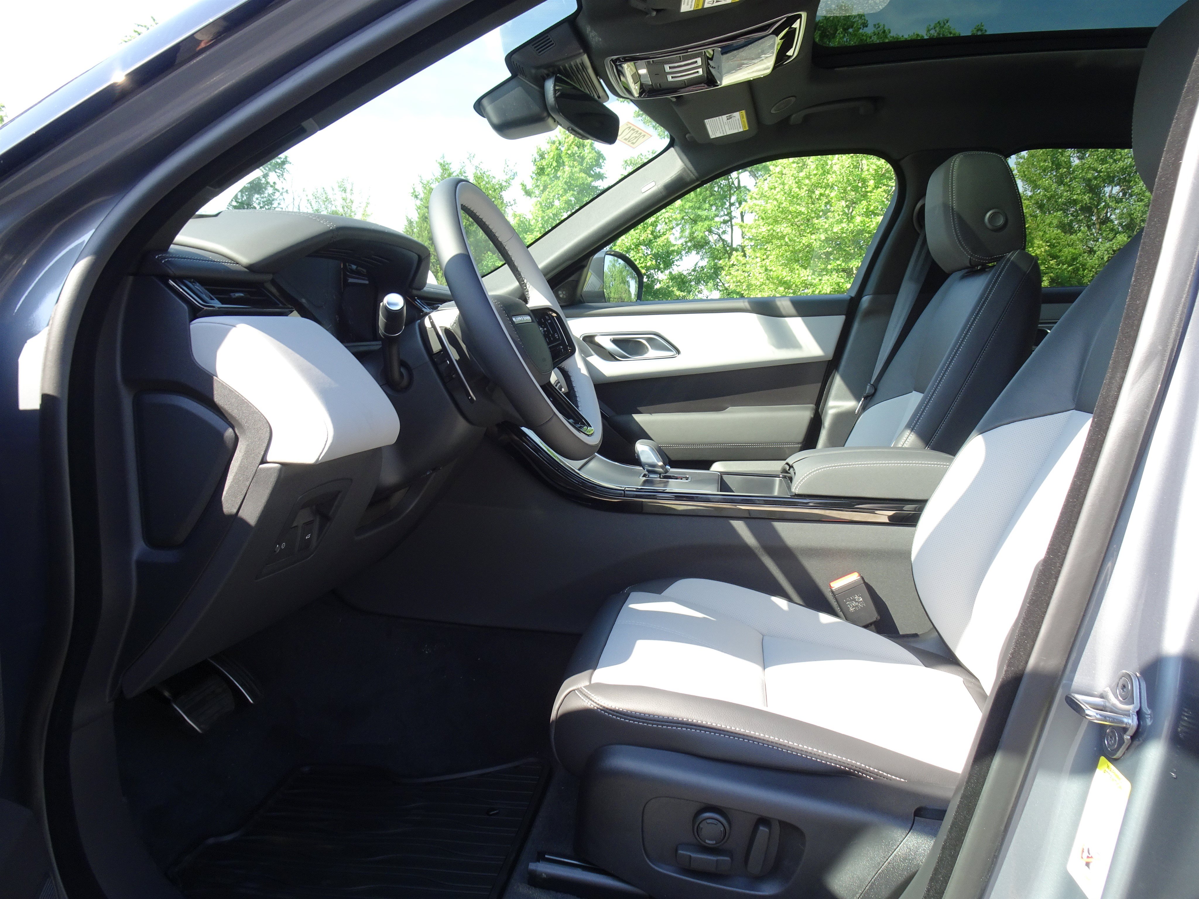 New 2026 Land Rover Range Rover Velar Belgravia AWD/4WD image 2