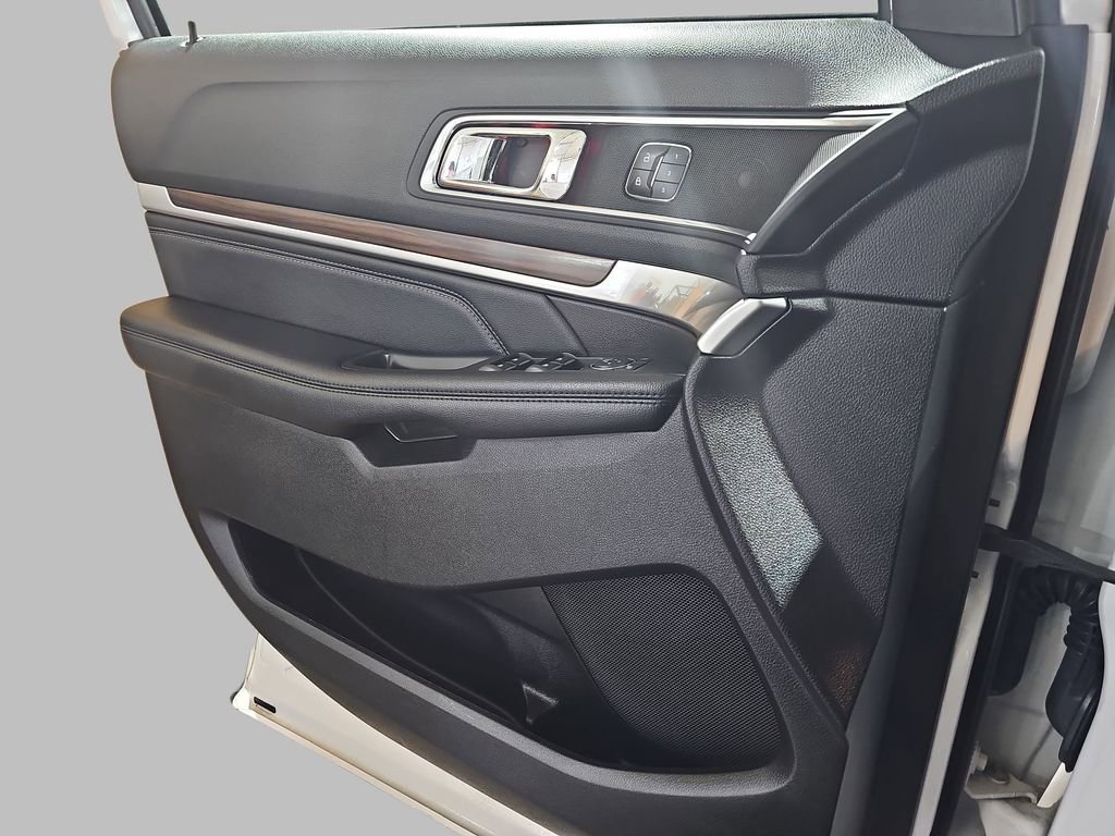 Used 2017 Ford Explorer Limited w/ Equipment Group 301A image 34