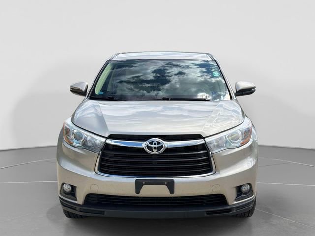 Used 2015 Toyota Highlander Plus AWD/4WD image 2