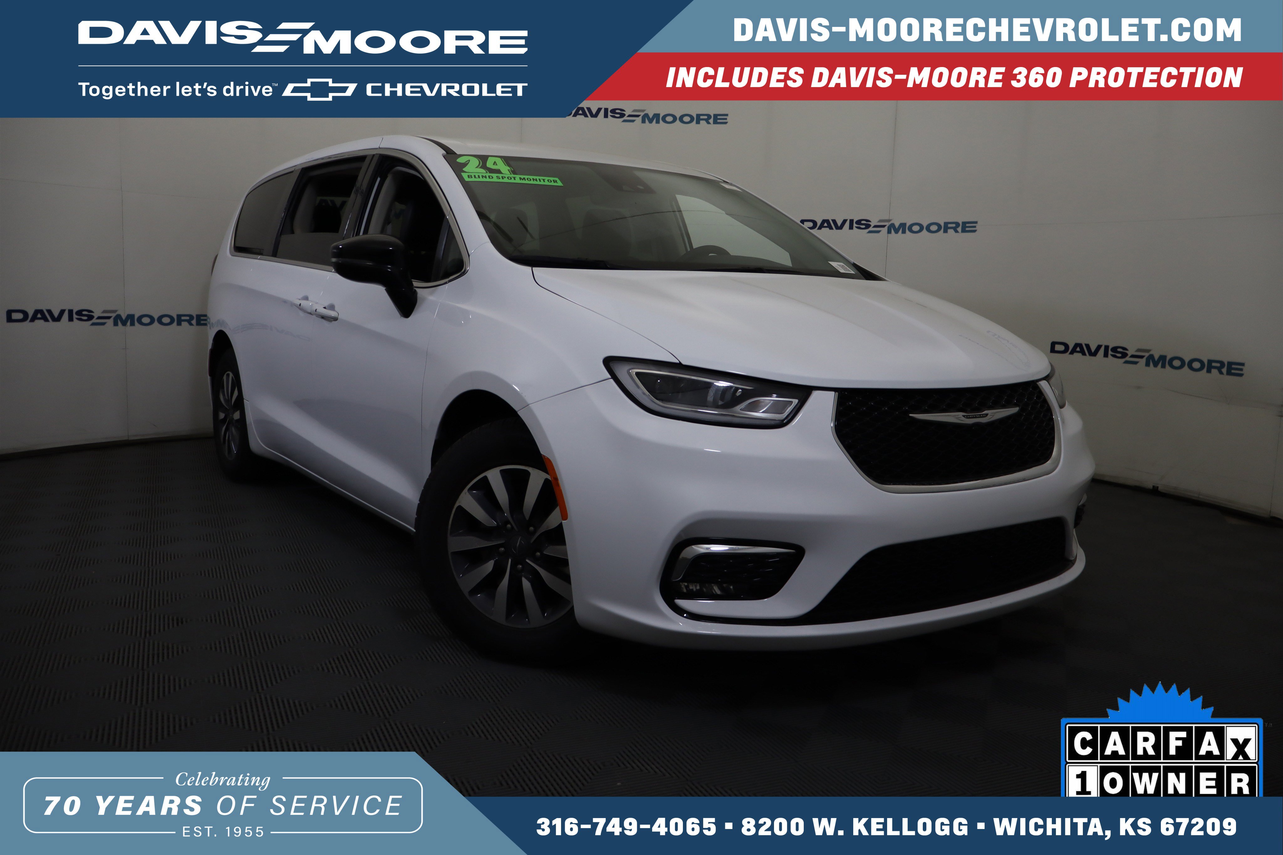 Used 2024 Chrysler Pacifica Select image 1