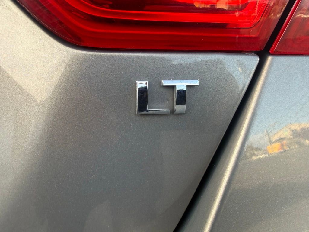 Used 2017 Chevrolet Impala LT FWD image 16