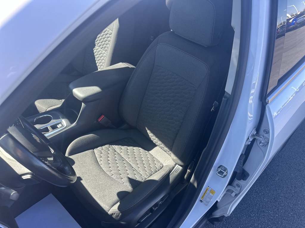 Used 2020 Chevrolet Equinox LT AWD/4WD image 17