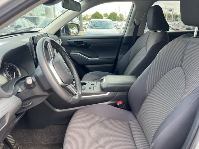 Used 2024 Toyota Highlander LE image 7