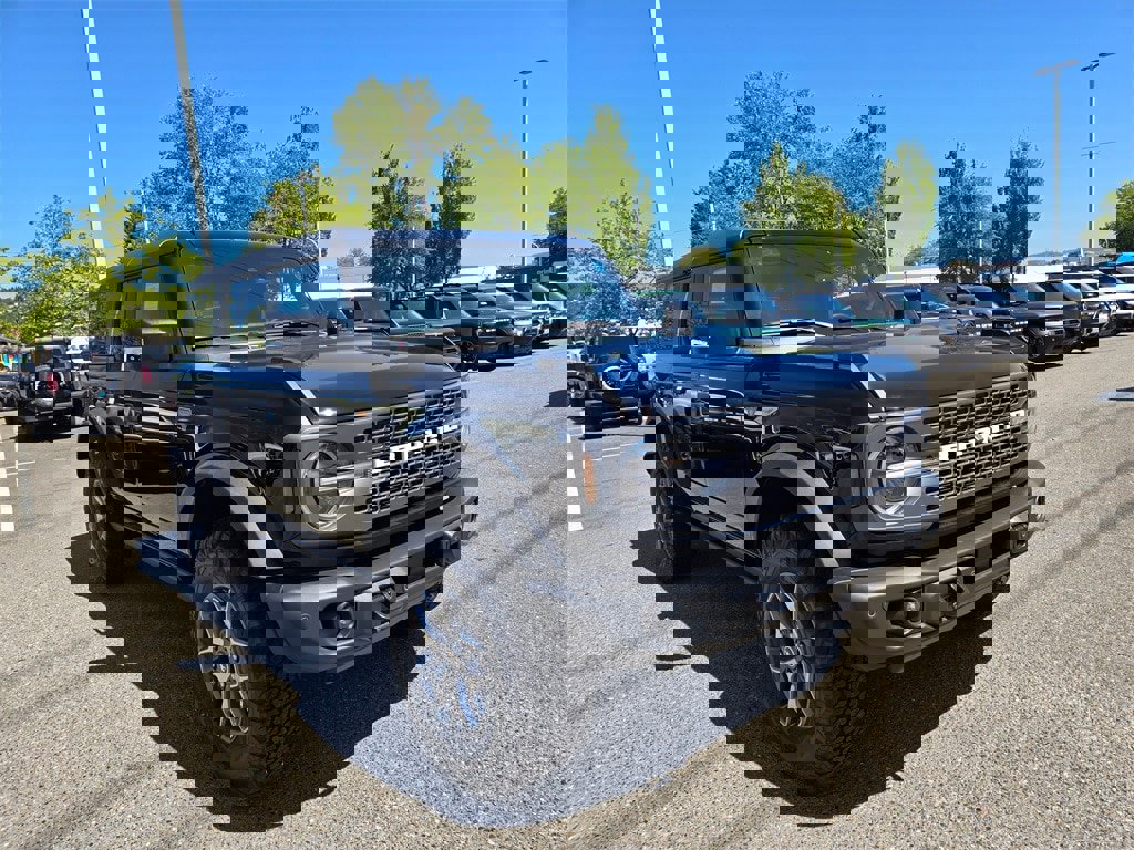 New 2025 Ford Bronco Badlands image 3