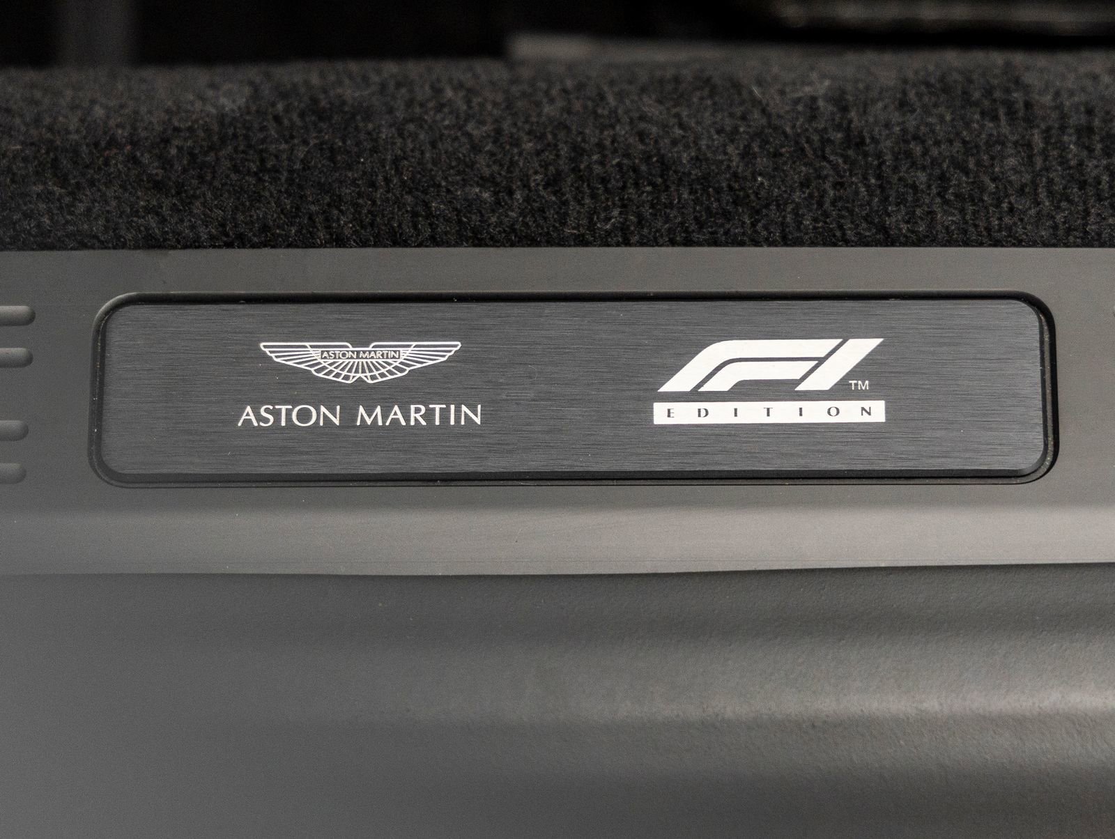 Used 2023 Aston Martin V8 Vantage Roadster RWD image 29