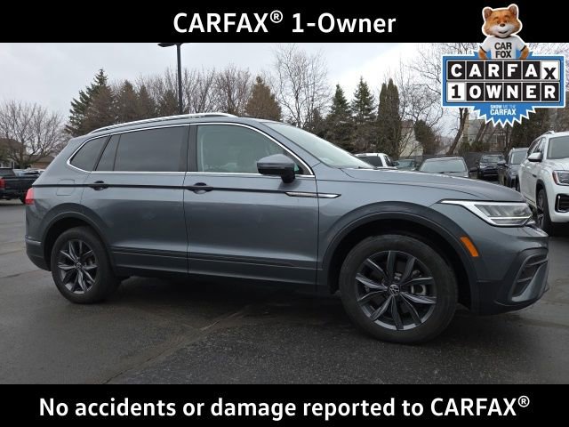 Certified 2023 Volkswagen Tiguan SE w/ Panoramic Sunroof Package image 3