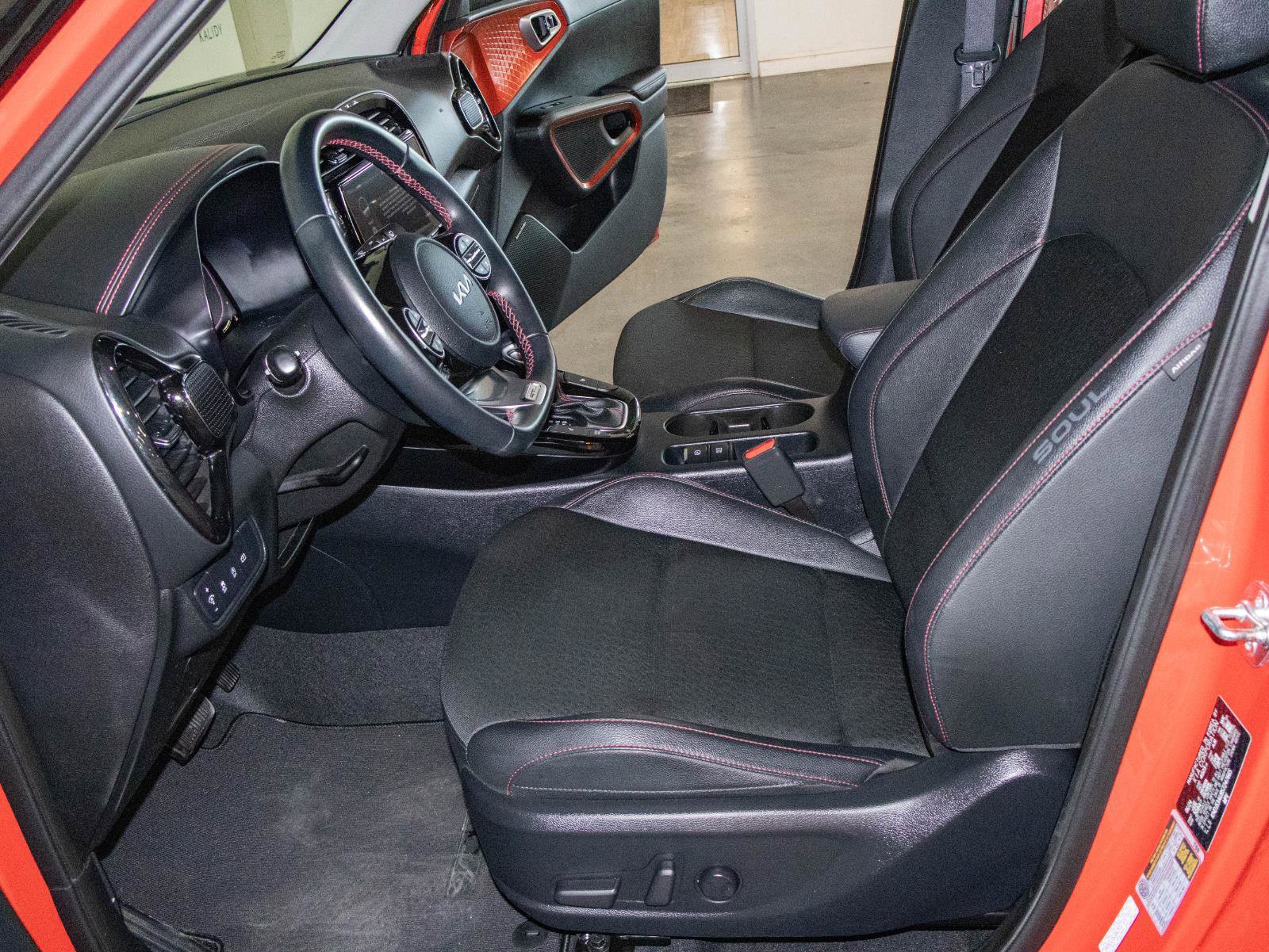 Used 2025 Kia Soul GT-Line w/ GT-Line Technology Package FWD image 8