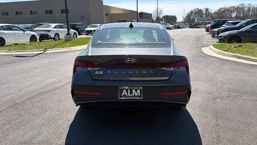 New 2026 Hyundai Elantra SE image 6