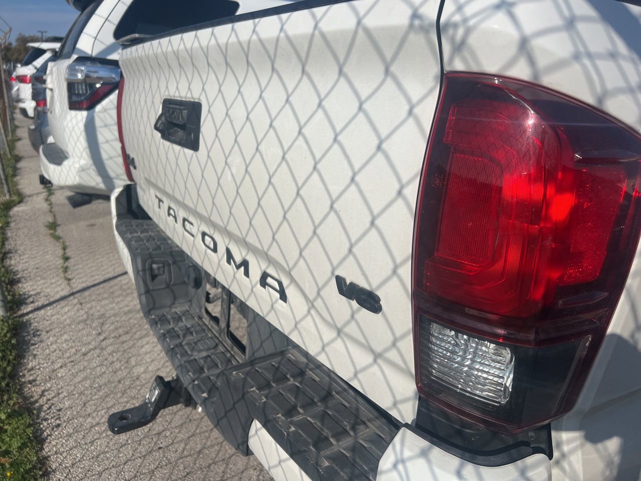 Used 2023 Toyota Tacoma SR5 w/ Technology Package image 5