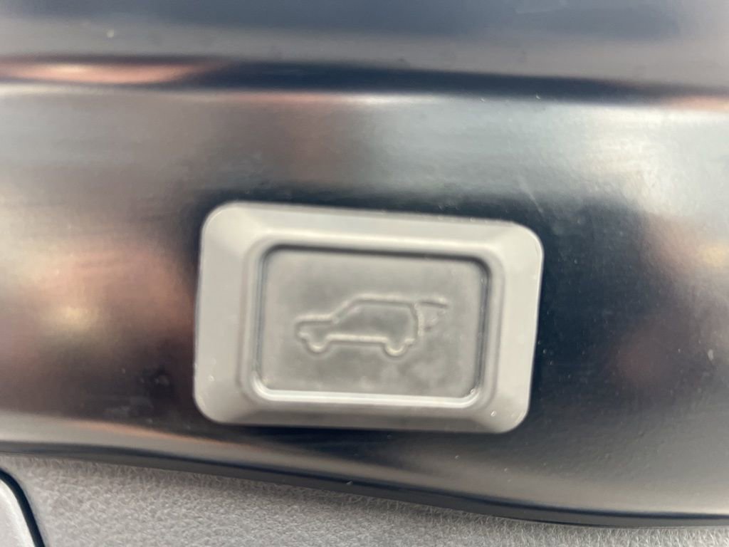 Used 2023 Toyota RAV4 SE image 40