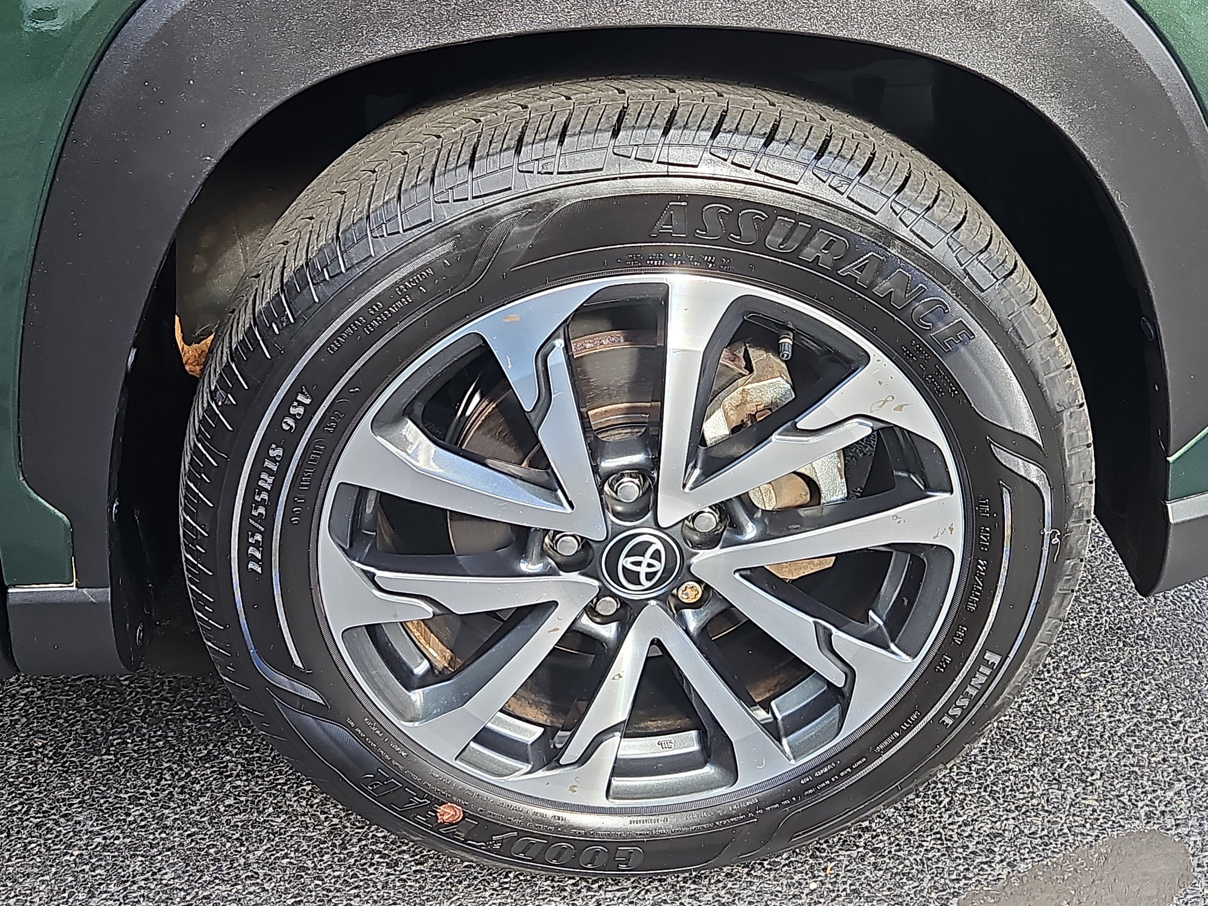 Used 2023 Toyota Corolla Cross XLE image 28