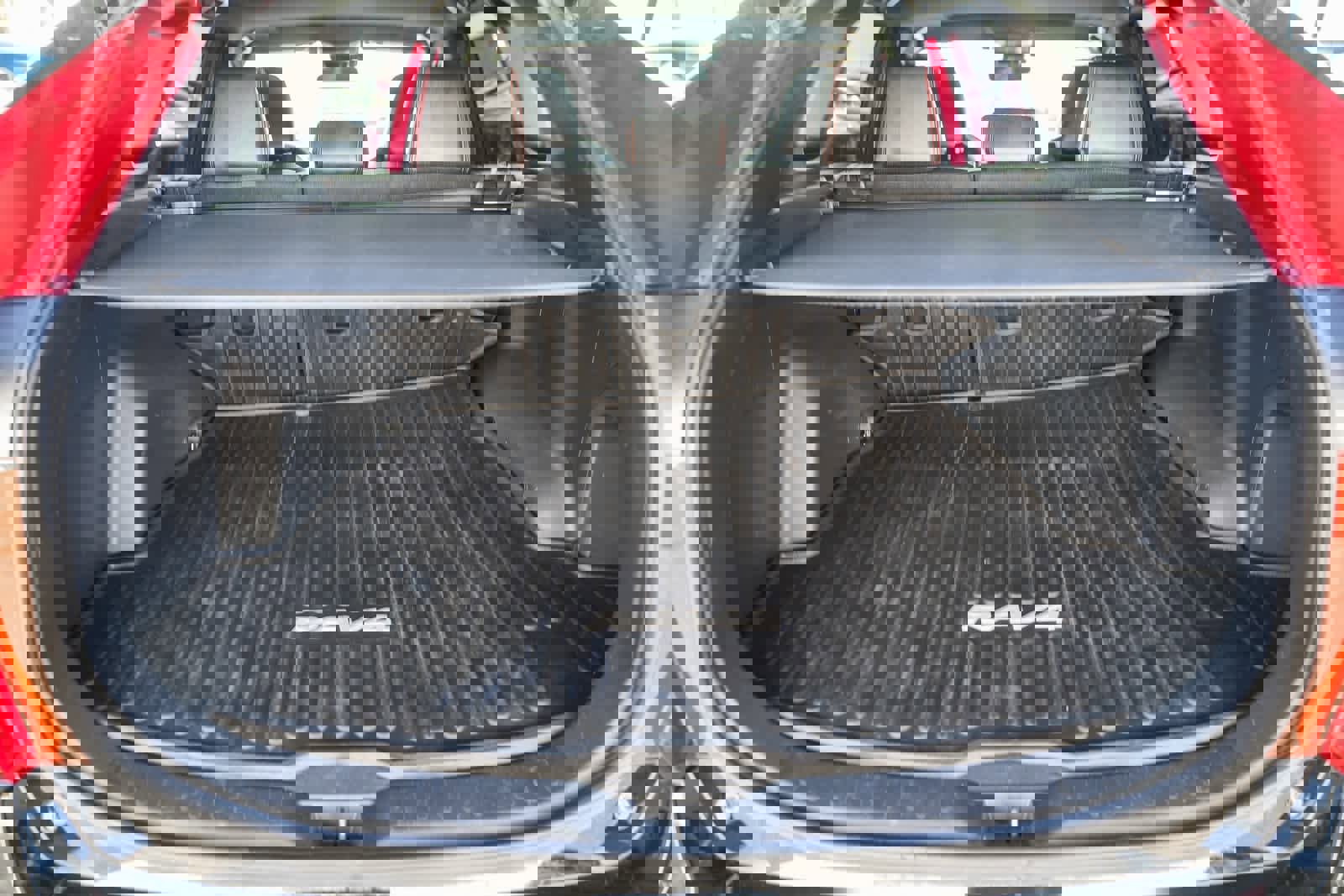 Used 2021 Toyota RAV4 SE w/ Weather & Moonroof Package image 24