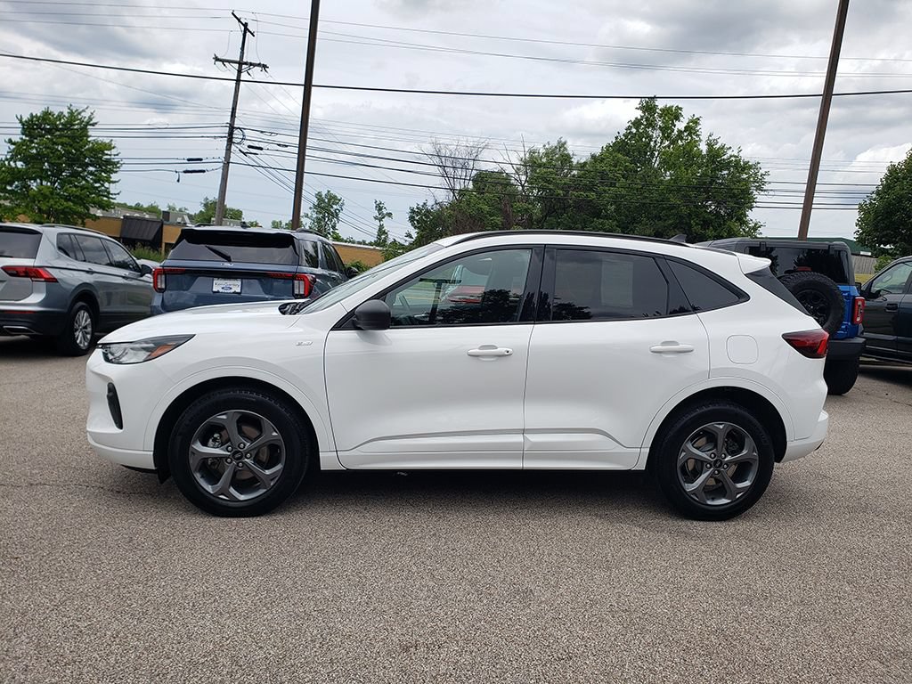 Used 2023 Ford Escape ST-Line w/ Tech Pack #1 AWD/4WD image 8