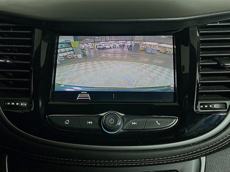 Used 2022 Chevrolet Trax LT w/ Midnight Edition image 15