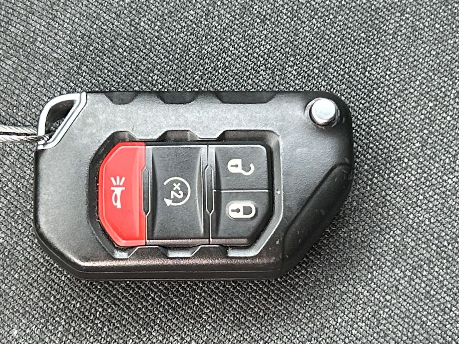 Used 2025 Jeep Wrangler Sahara image 21