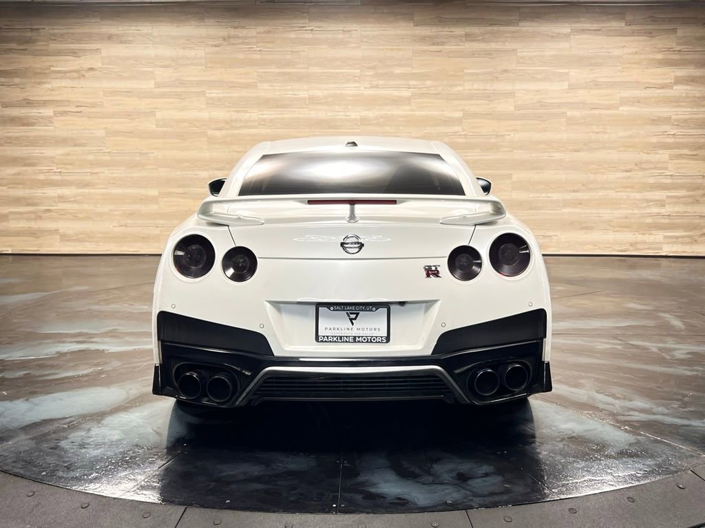 Used 2020 Nissan GT-R Premium image 12
