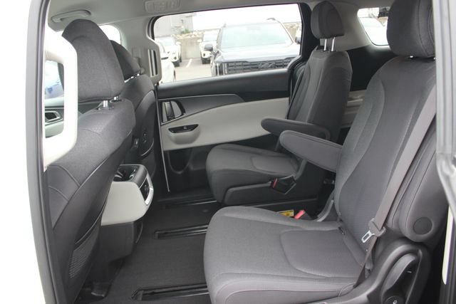Certified 2024 Kia Carnival LX FWD image 21