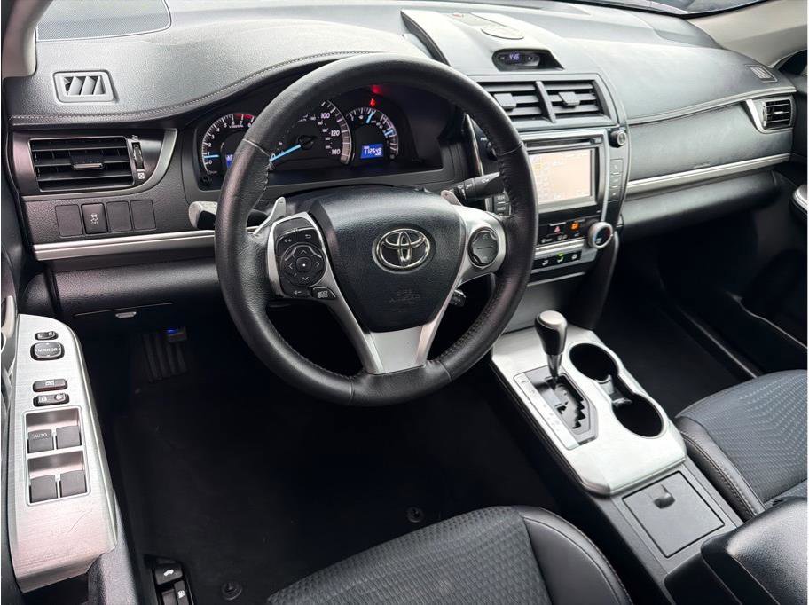 Used 2012 Toyota Camry SE image 2