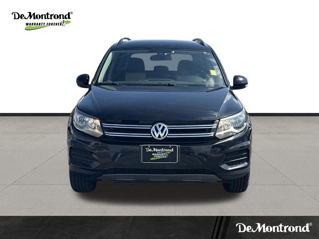 Used 2017 Volkswagen Tiguan S image 2