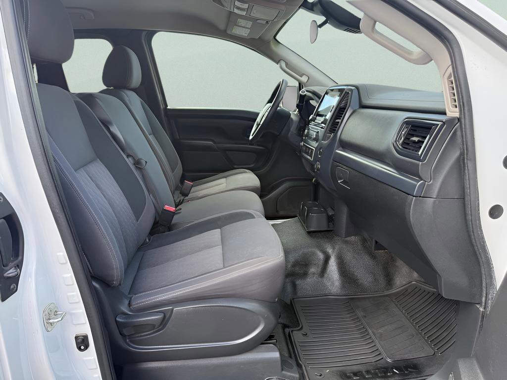 Used 2022 Nissan Titan S image 15