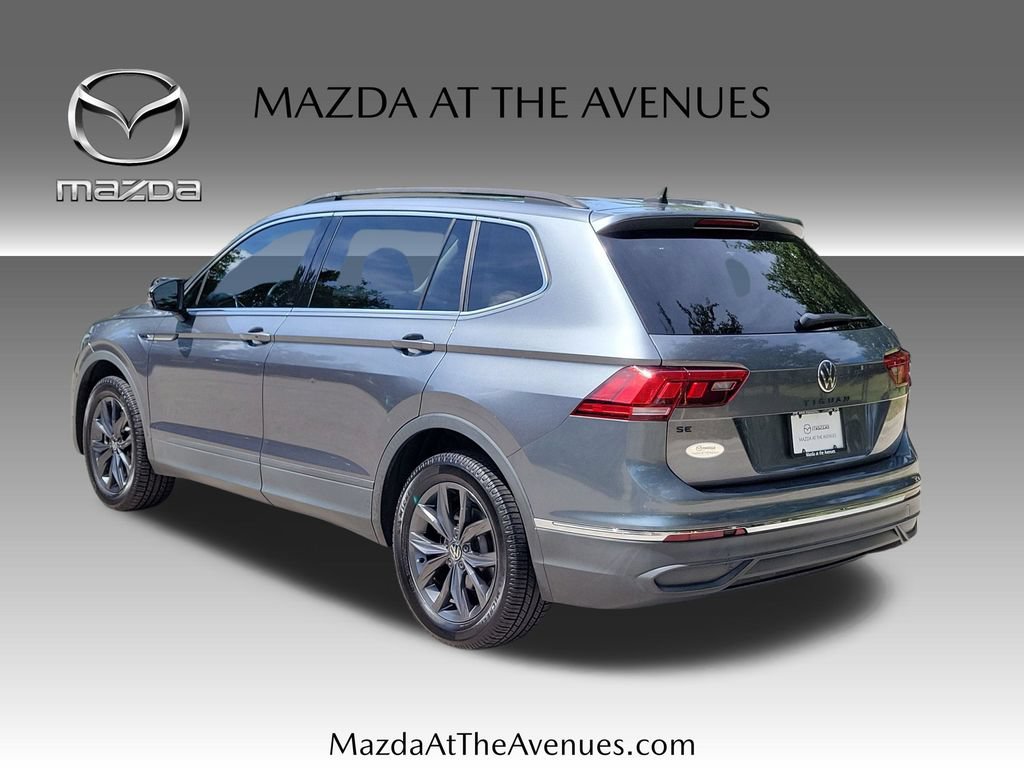 Used 2022 Volkswagen Tiguan SE w/ Panoramic Sunroof Package FWD image 5