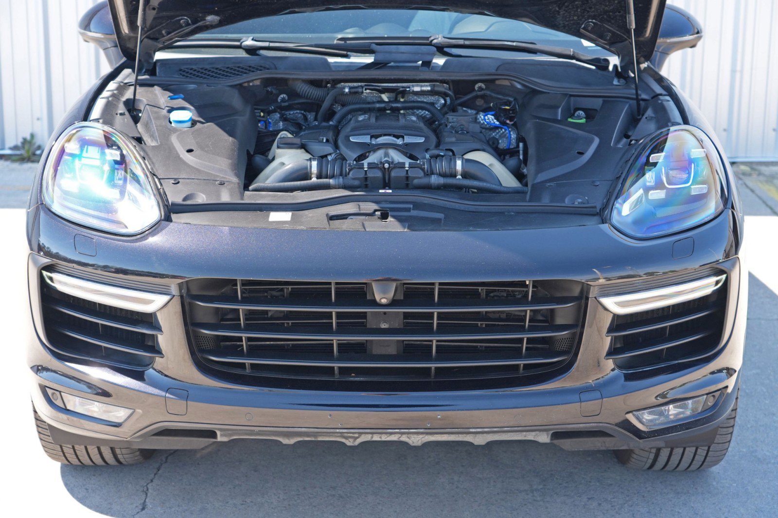 Used 2017 Porsche Cayenne Turbo image 7