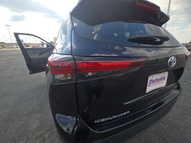 Used 2024 Toyota Highlander XLE AWD/4WD image 29