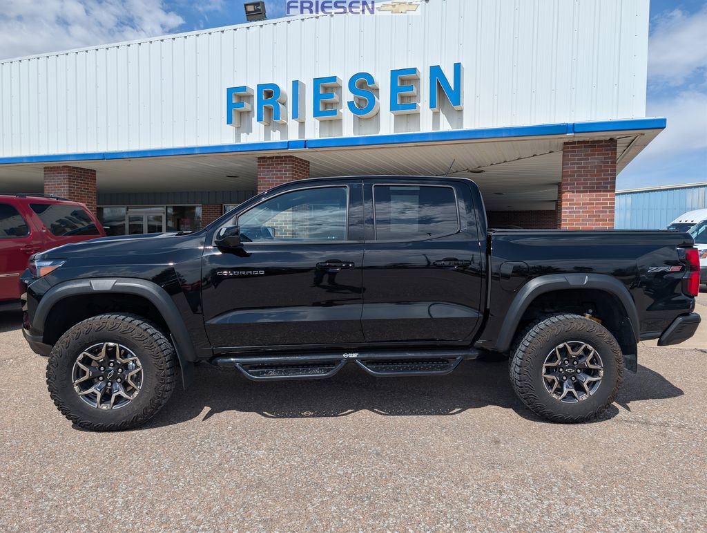 Used 2024 Chevrolet Colorado ZR2 w/ Technology Package image 2