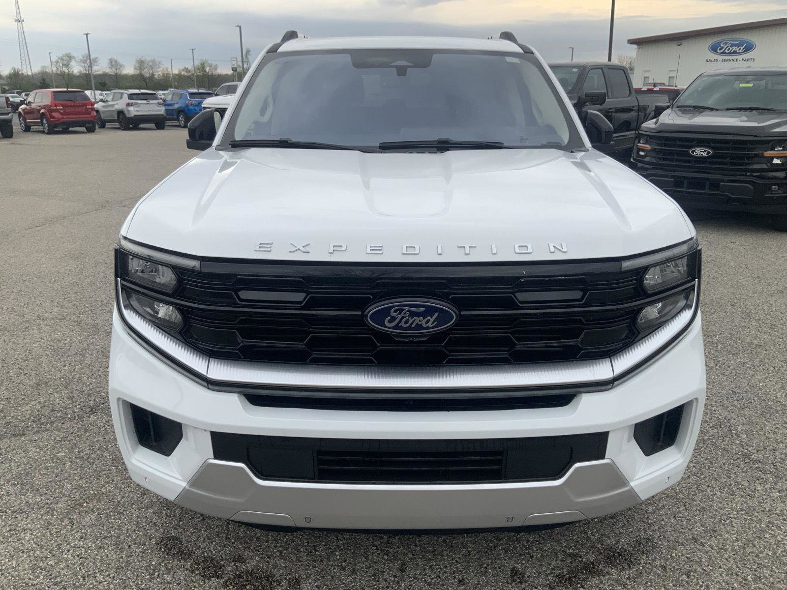 Used 2025 Ford Expedition Platinum image 3