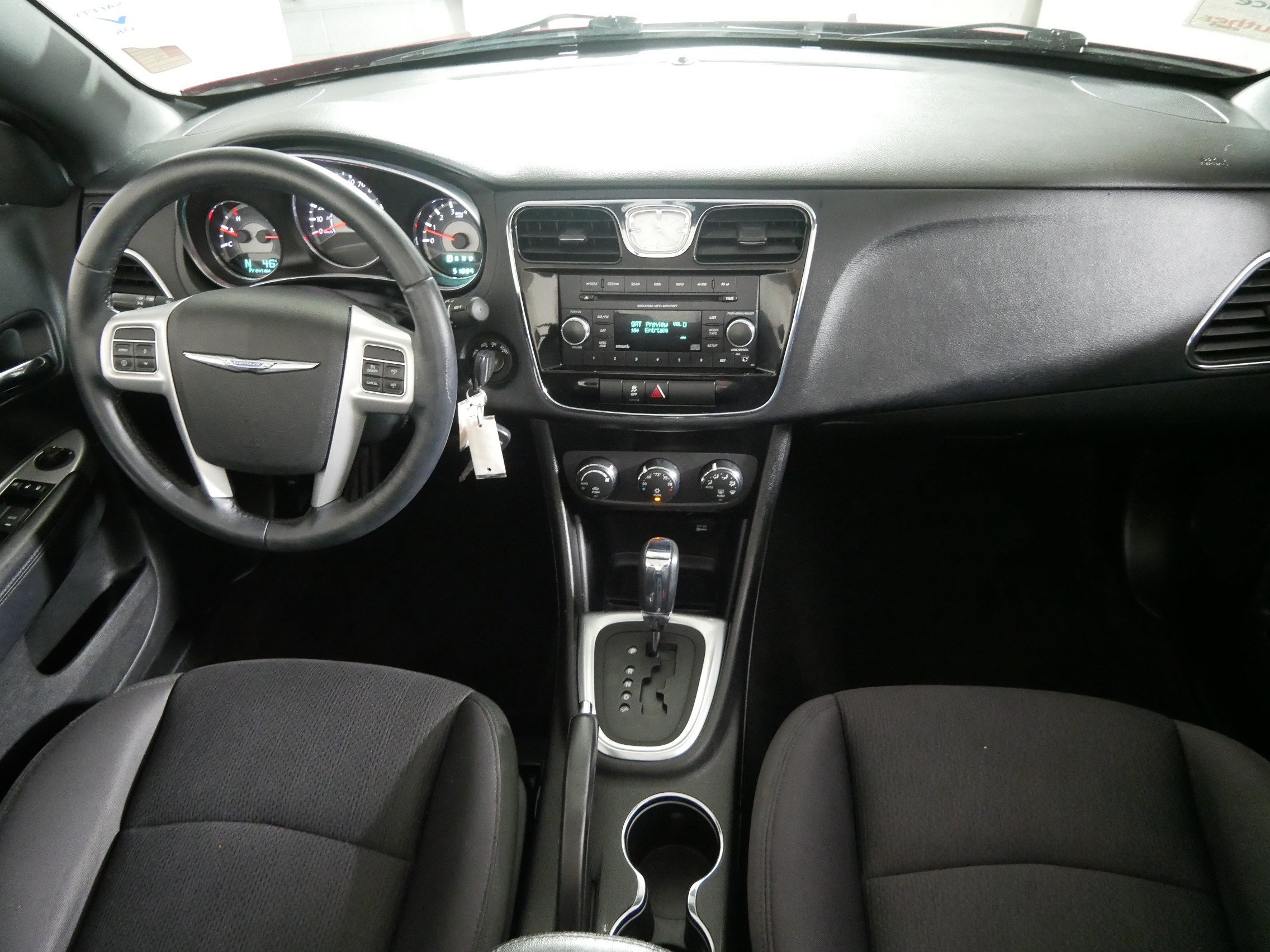 Used 2012 Chrysler 200 Touring FWD image 10