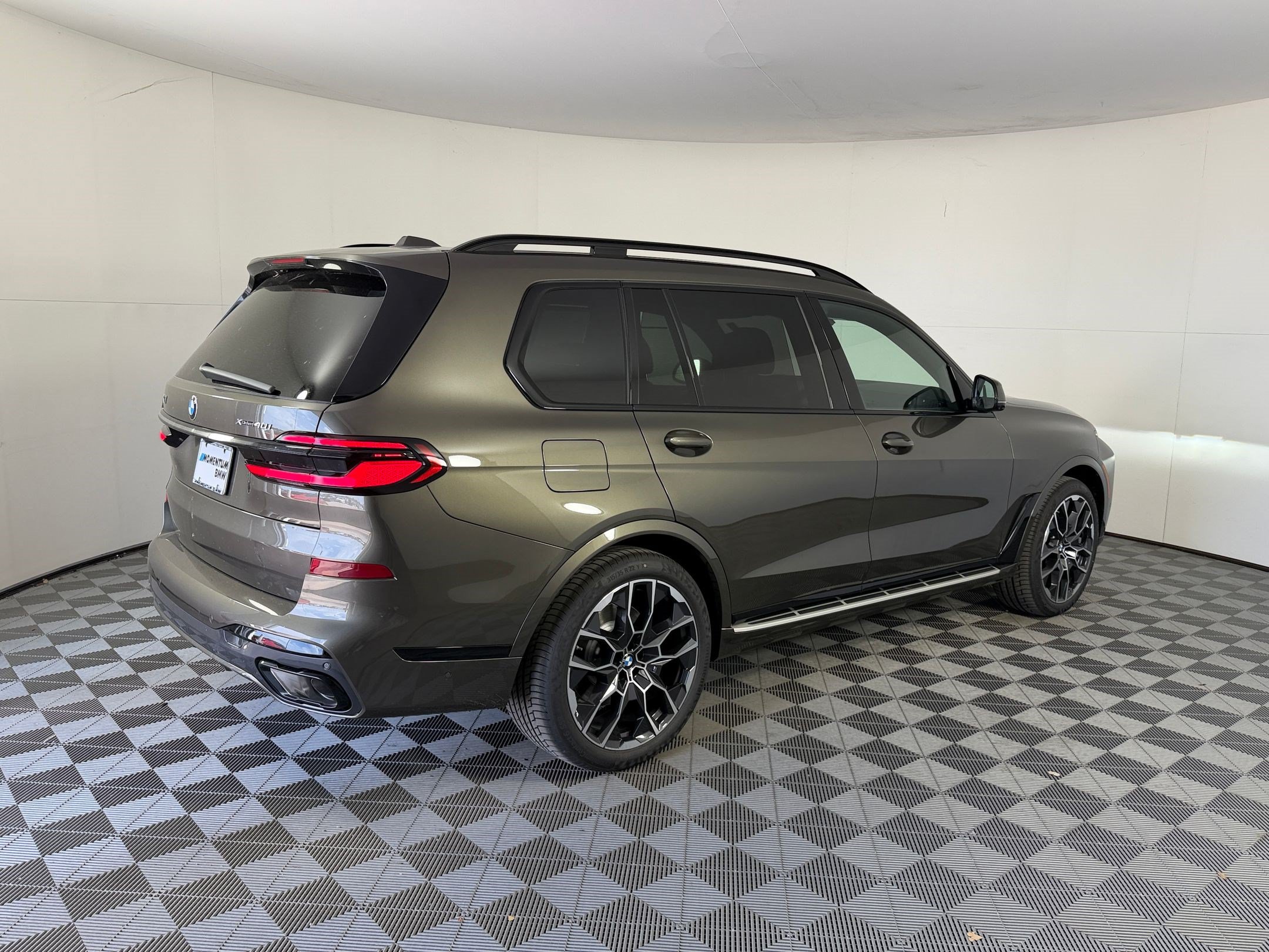 New 2027 BMW X7 xDrive40i w/ M Sport Package AWD/4WD image 9