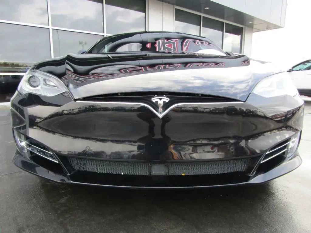 Used 2015 Tesla Model S 85D image 2