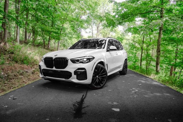 Used 2022 BMW X5 xDrive40i w/ M Sport Package AWD/4WD image 10
