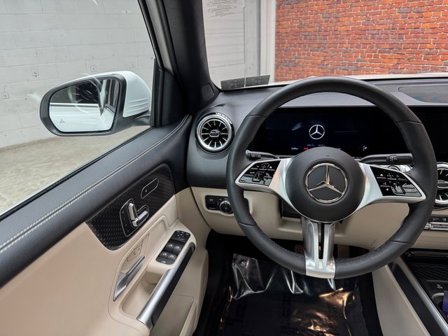 Used 2025 Mercedes-Benz GLB 250 4MATIC image 13