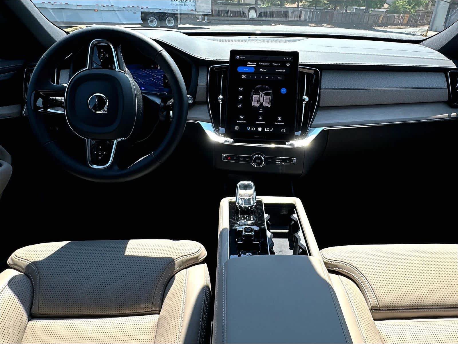 New 2026 Volvo XC90 T8 Ultra w/ Protection Package AWD/4WD image 7