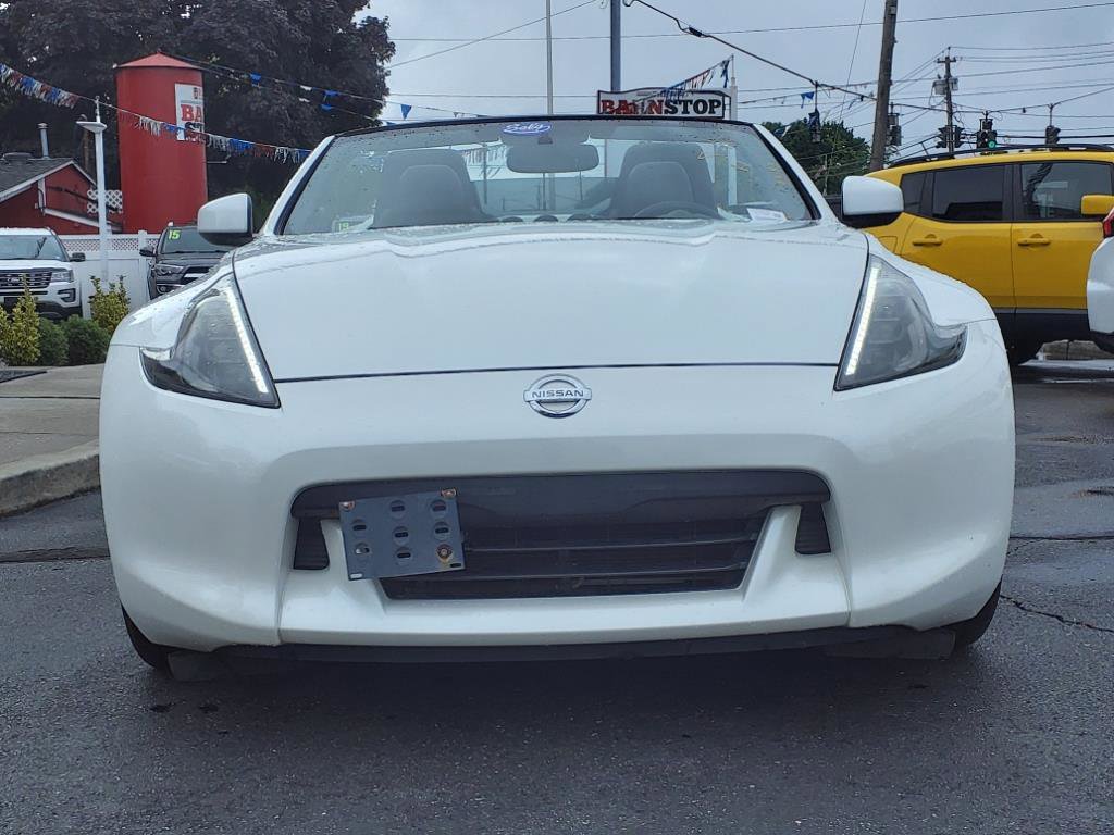 Used 2010 Nissan 370Z Touring image 2