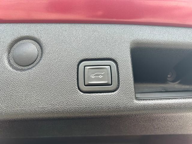 Used 2022 Chevrolet Equinox RS w/ RS Leather Package FWD image 18