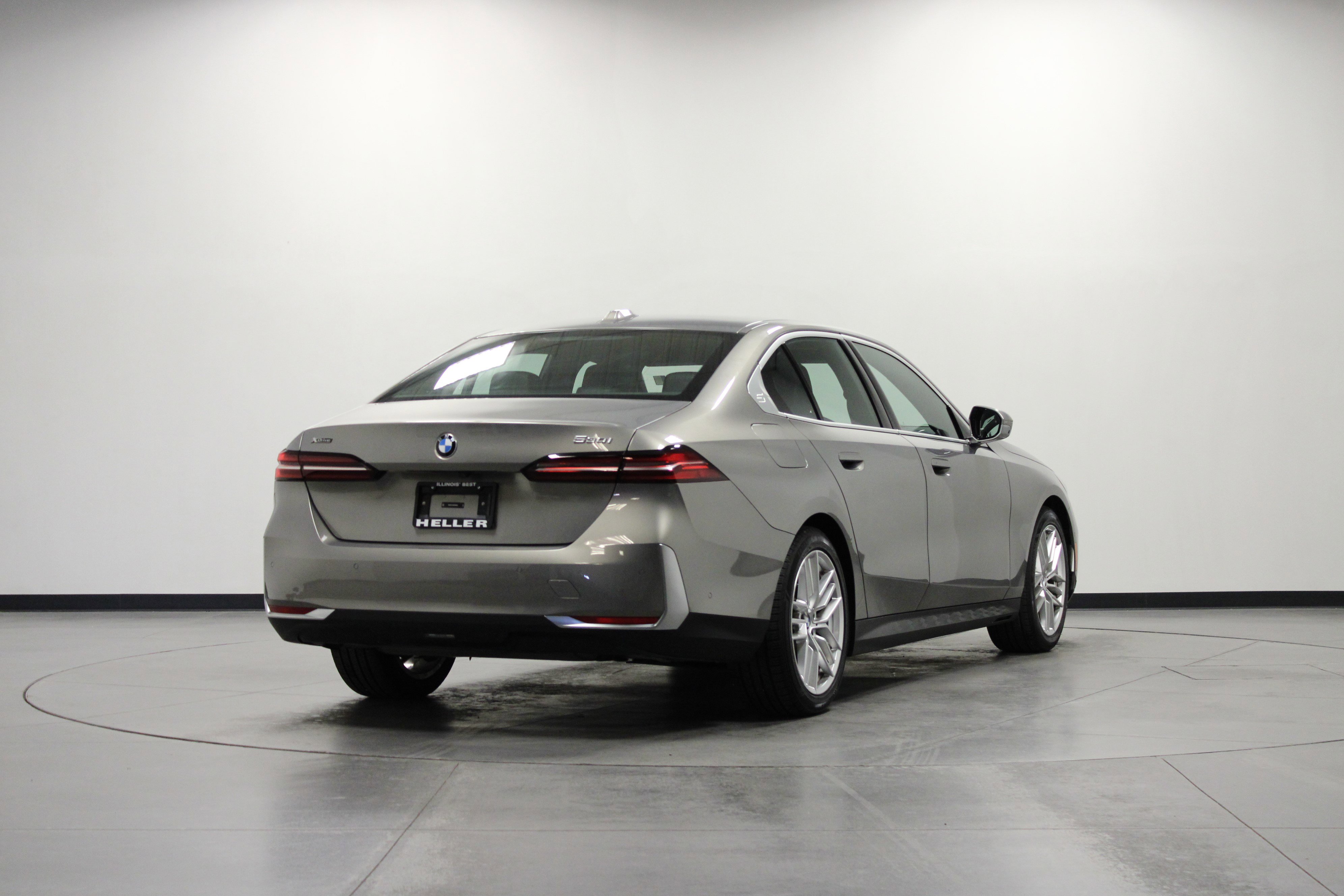 Used 2024 BMW 530i xDrive image 4