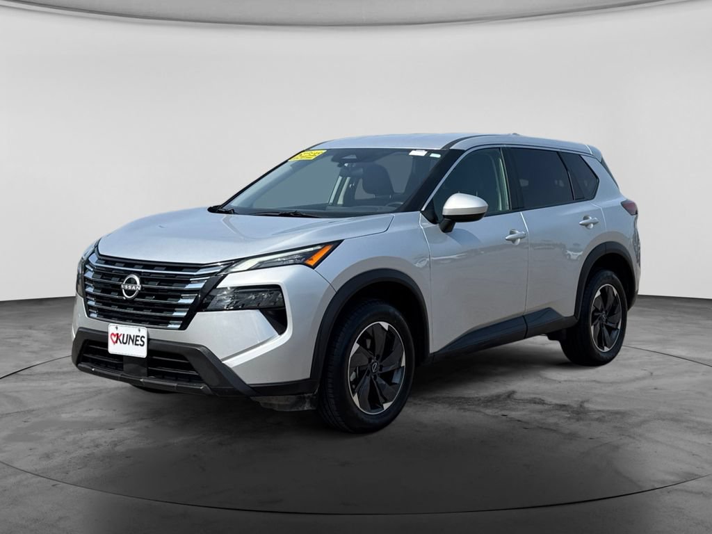 Used 2025 Nissan Rogue SV AWD/4WD image 4