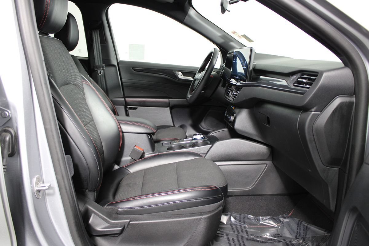 Used 2023 Ford Escape ST-Line w/ Equipment Group 301A FWD image 9