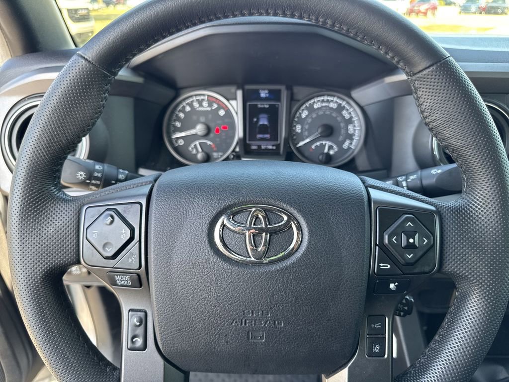 Used 2022 Toyota Tacoma TRD Off-Road image 17