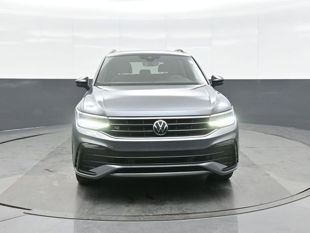 Used 2022 Volkswagen Tiguan SE R-Line image 2