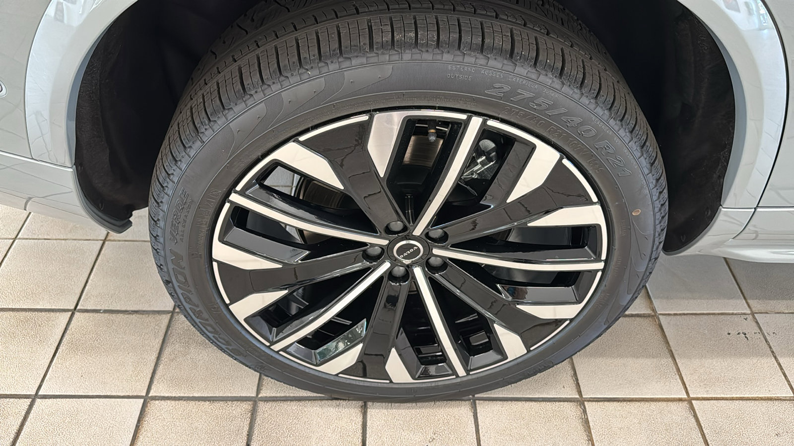 New 2026 Volvo XC90 B6 Plus w/ Protection Package Premier AWD/4WD image 32