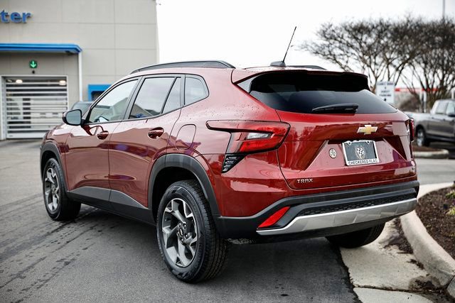 Used 2025 Chevrolet Trax LT image 7