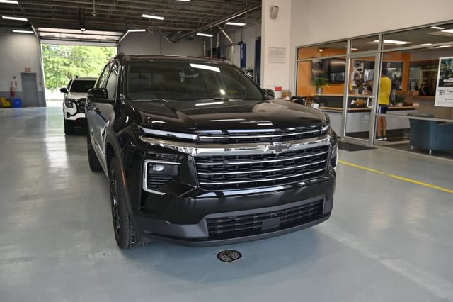 New 2026 Chevrolet Traverse LT w/ Driver Confidence Package FWD image 3