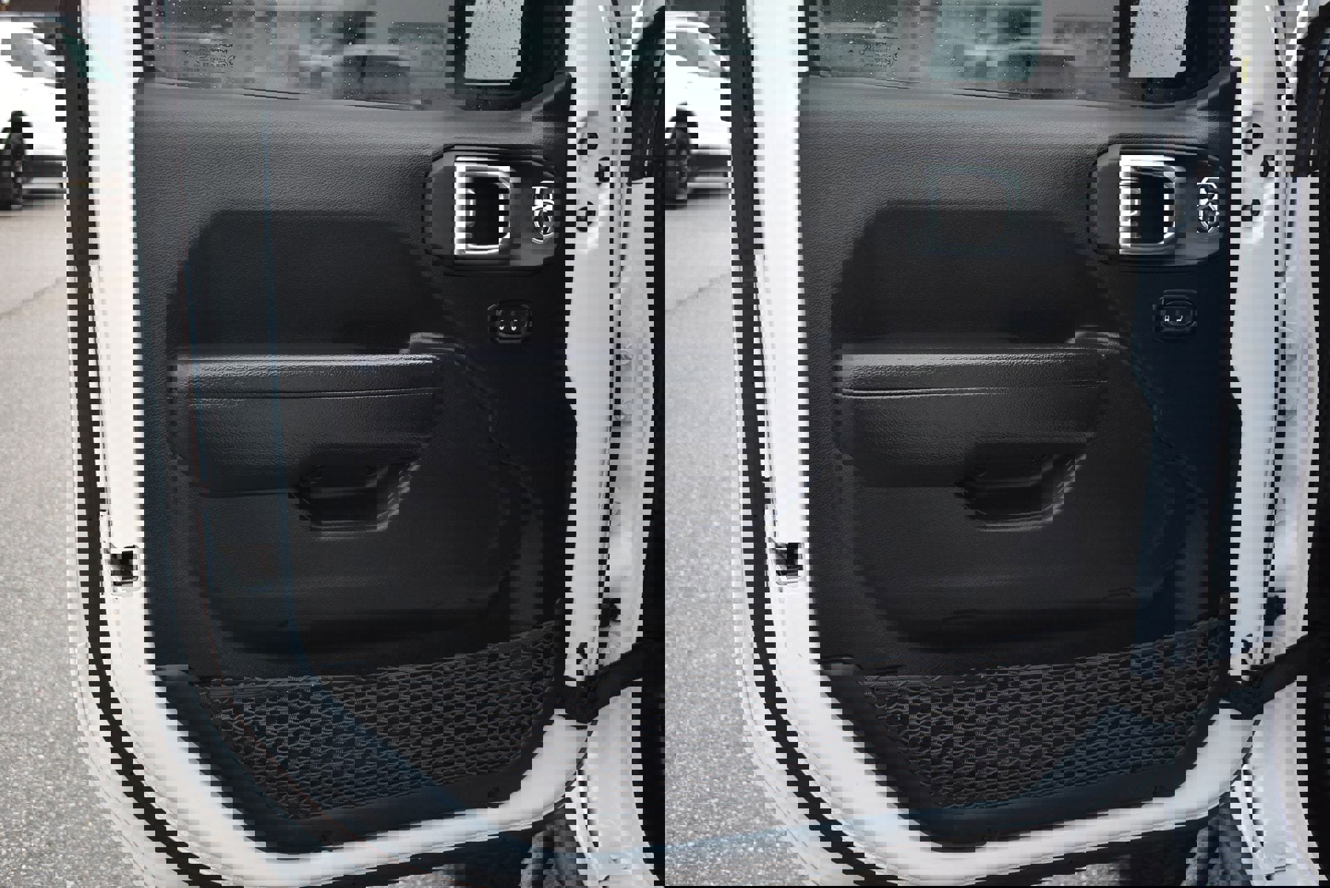 Used 2024 Jeep Wrangler Willys image 10